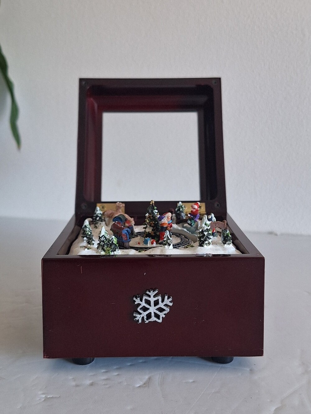 Christmas Musical Box - Picture 6 of 17